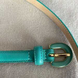 Preppy Vineyard Vines Bright Turquoise Skinny Leather Belt with Enamel Buckle